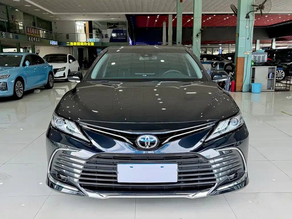 Toyota Camry — фото 8