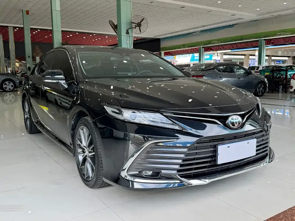 Toyota Camry — фото 9