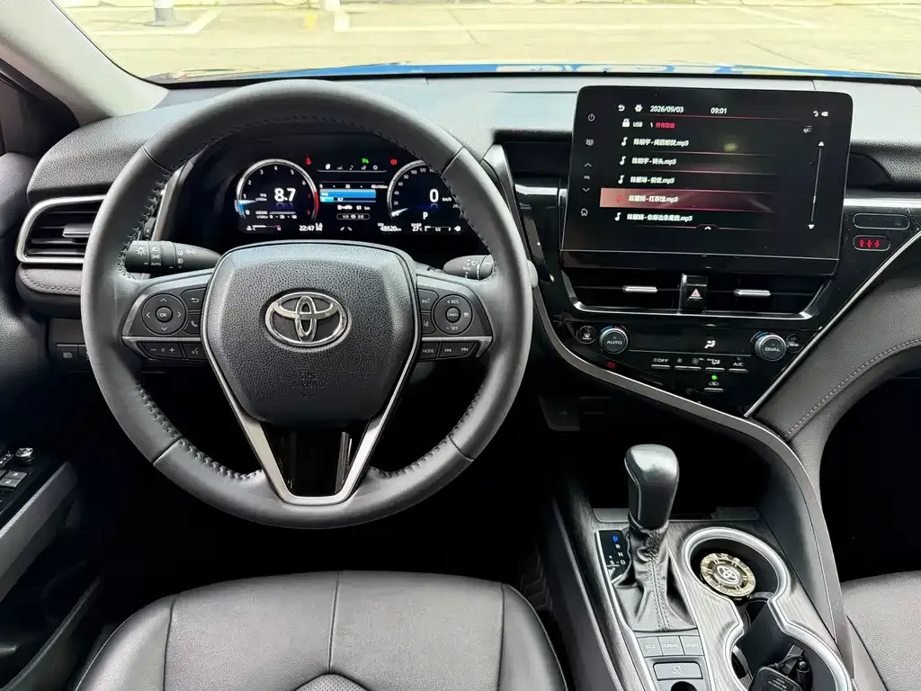 Toyota Camry — фото 5