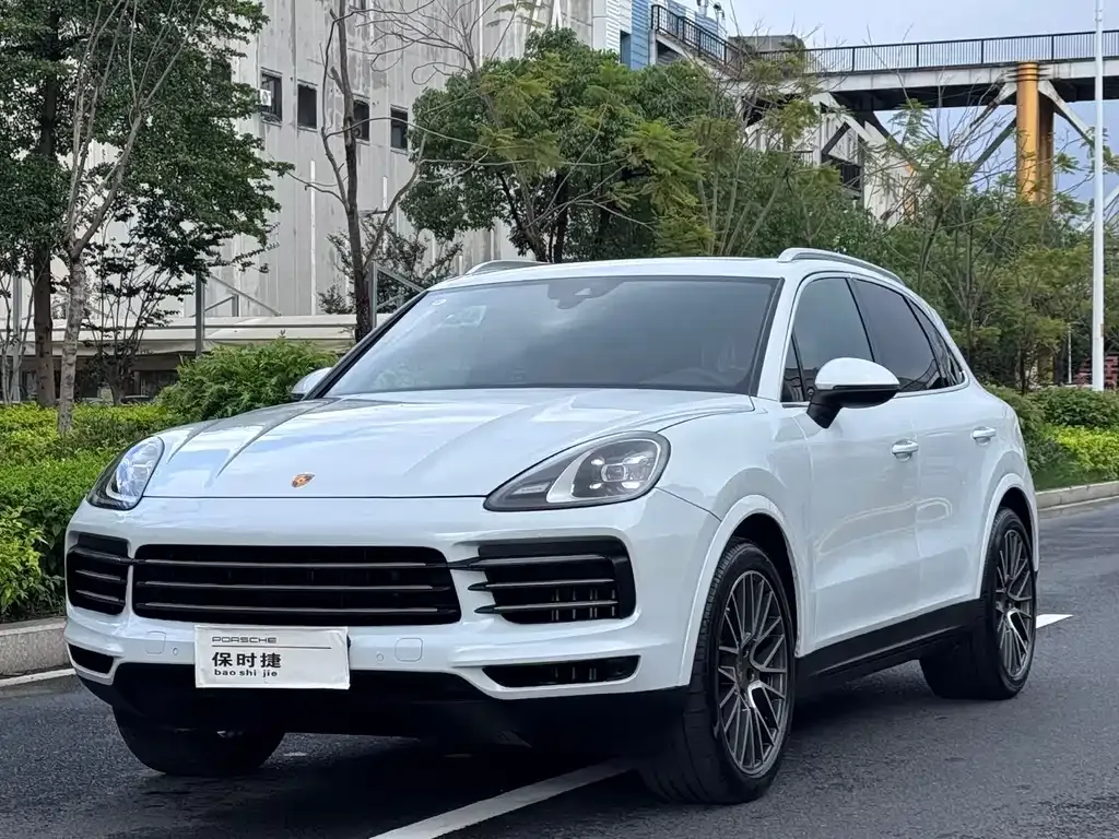 Porsche Cayenne — фото 1