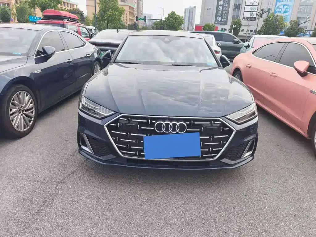 Audi A7L — фото 1