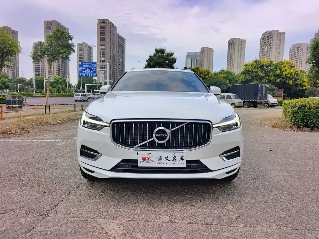Volvo XC60 — фото 10