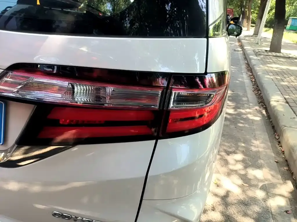 Honda Odyssey — фото 2