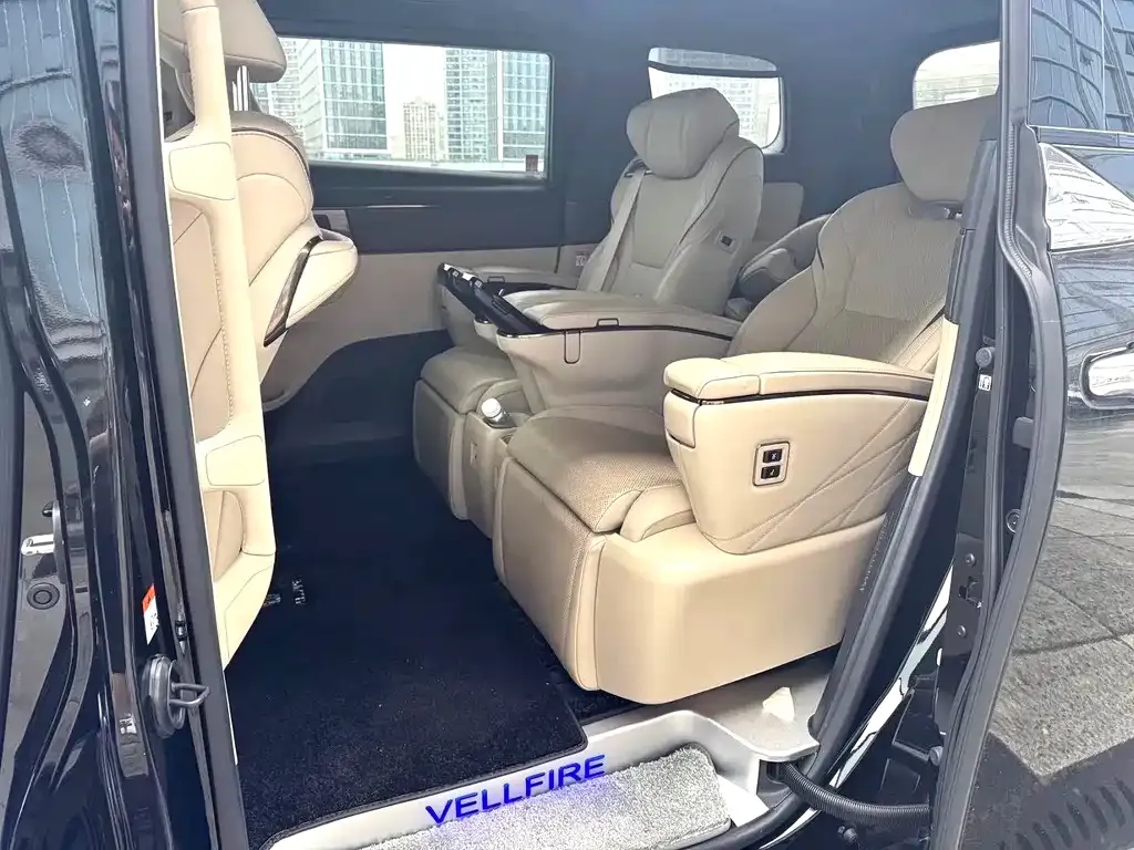 Toyota Vellfire — фото 6