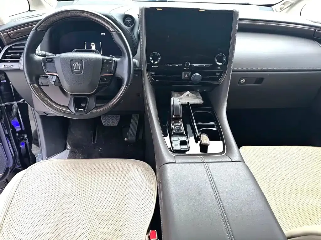 Toyota Vellfire — фото 9