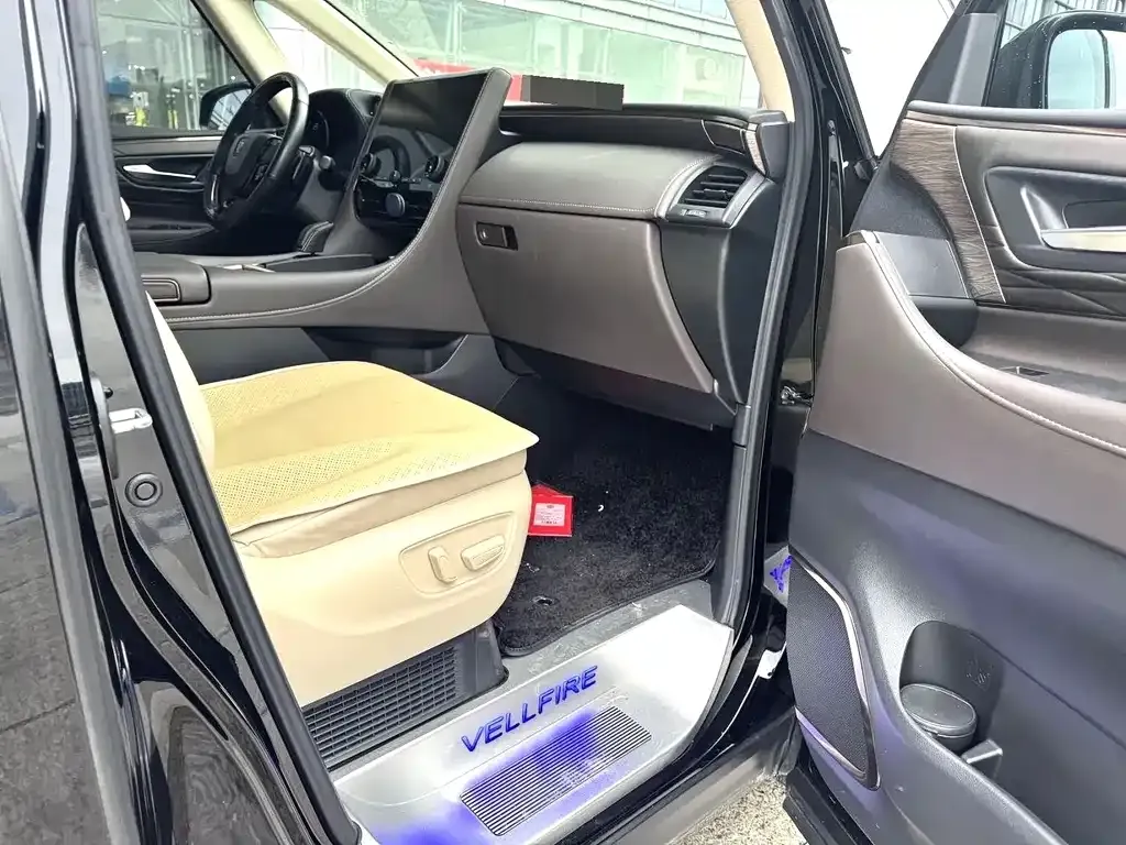 Toyota Vellfire — фото 5