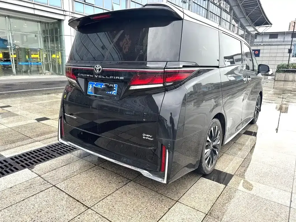 Toyota Vellfire — фото 8