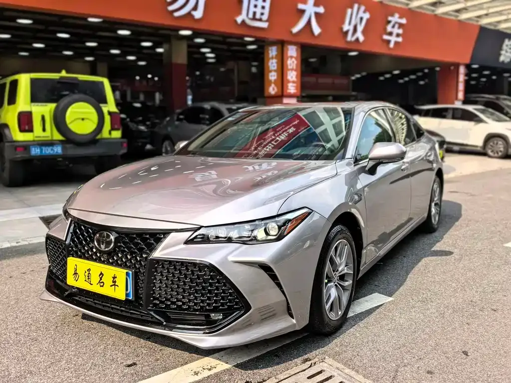 Toyota Avalon — фото 1