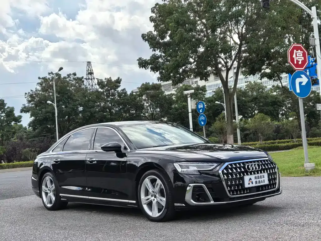 Audi A8 — фото 9