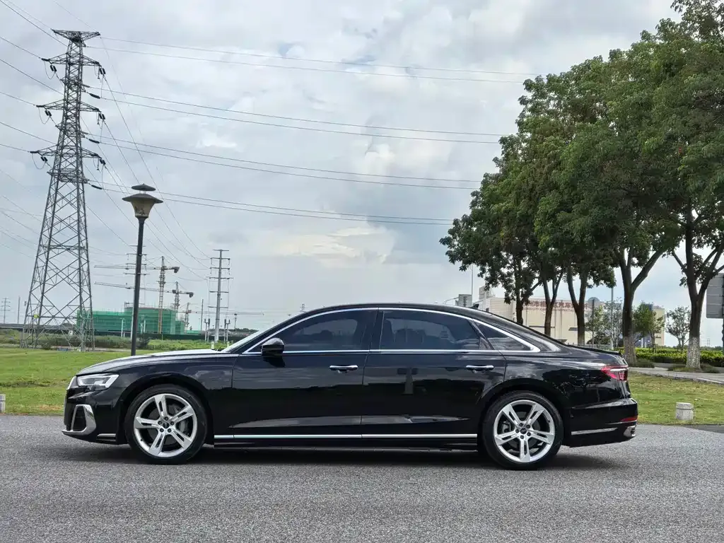 Audi A8 — фото 2