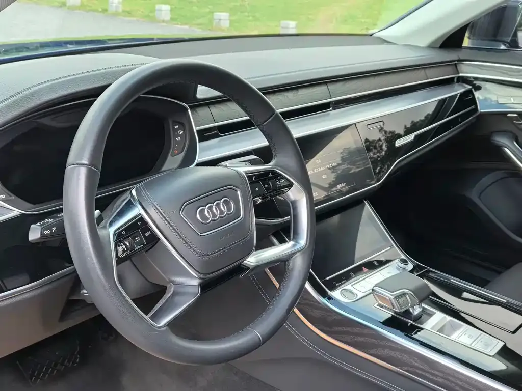 Audi A8 — фото 3