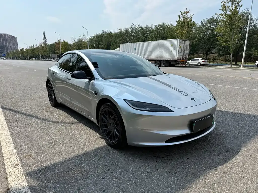 Tesla Model 3 — фото 10