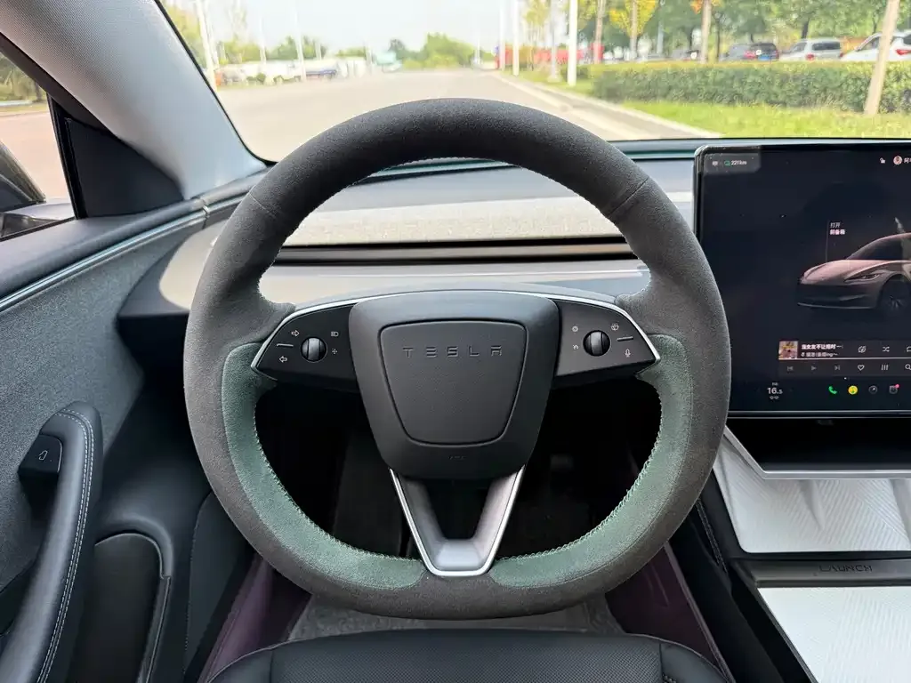 Tesla Model 3 — фото 2