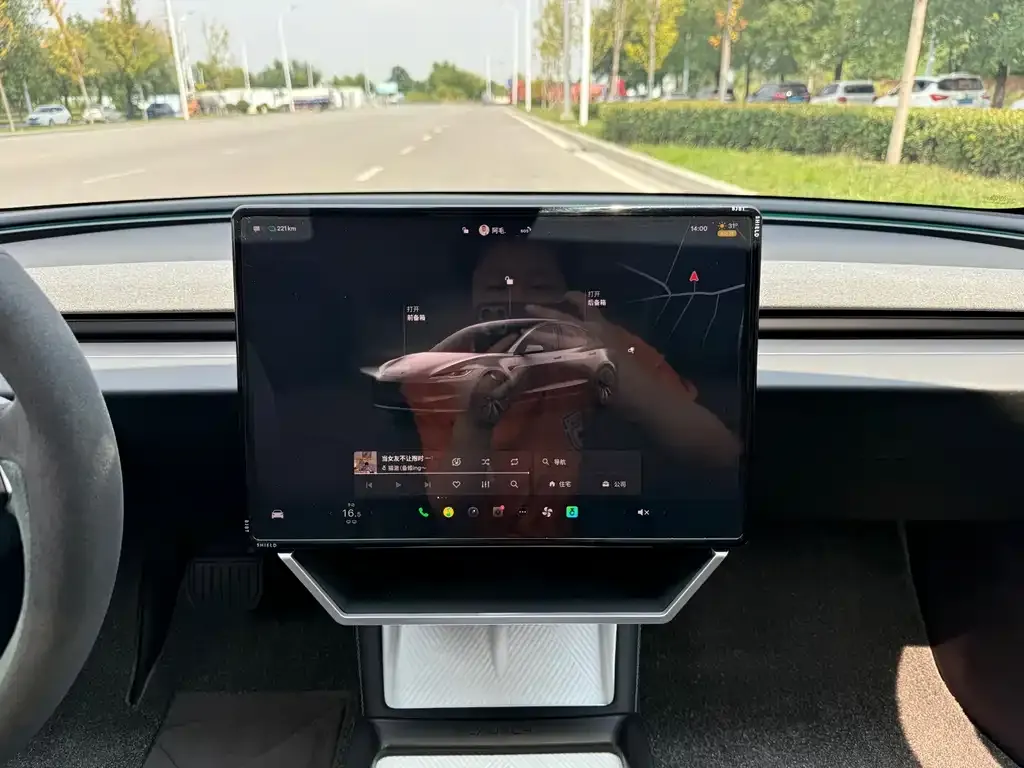 Tesla Model 3 — фото 5