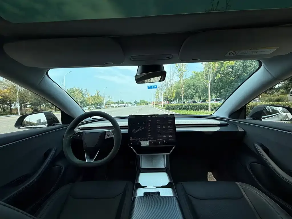 Tesla Model 3 — фото 3