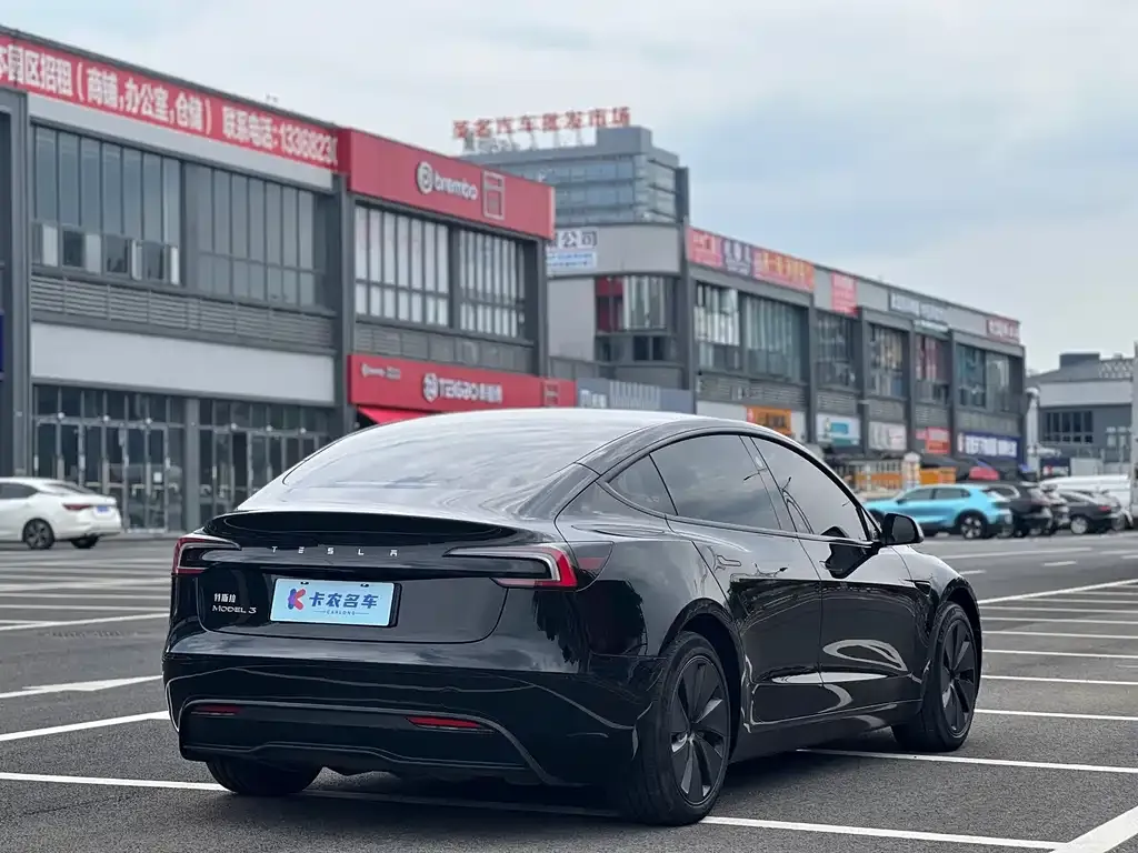 Tesla Model 3 — фото 7