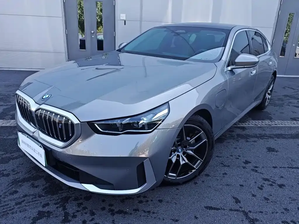 BMW i5 eDrive 35L Luxury 1