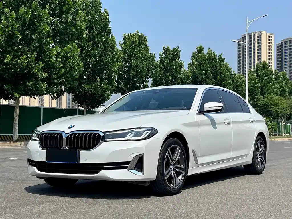 BMW 5 Series — фото 1