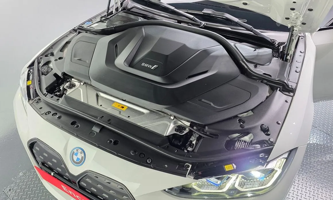 BMW i4 — фото 6