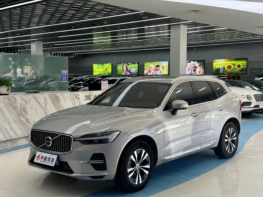 Volvo XC60 — фото 1