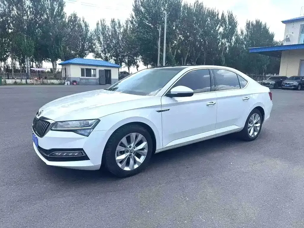 Skoda Superb — фото 1