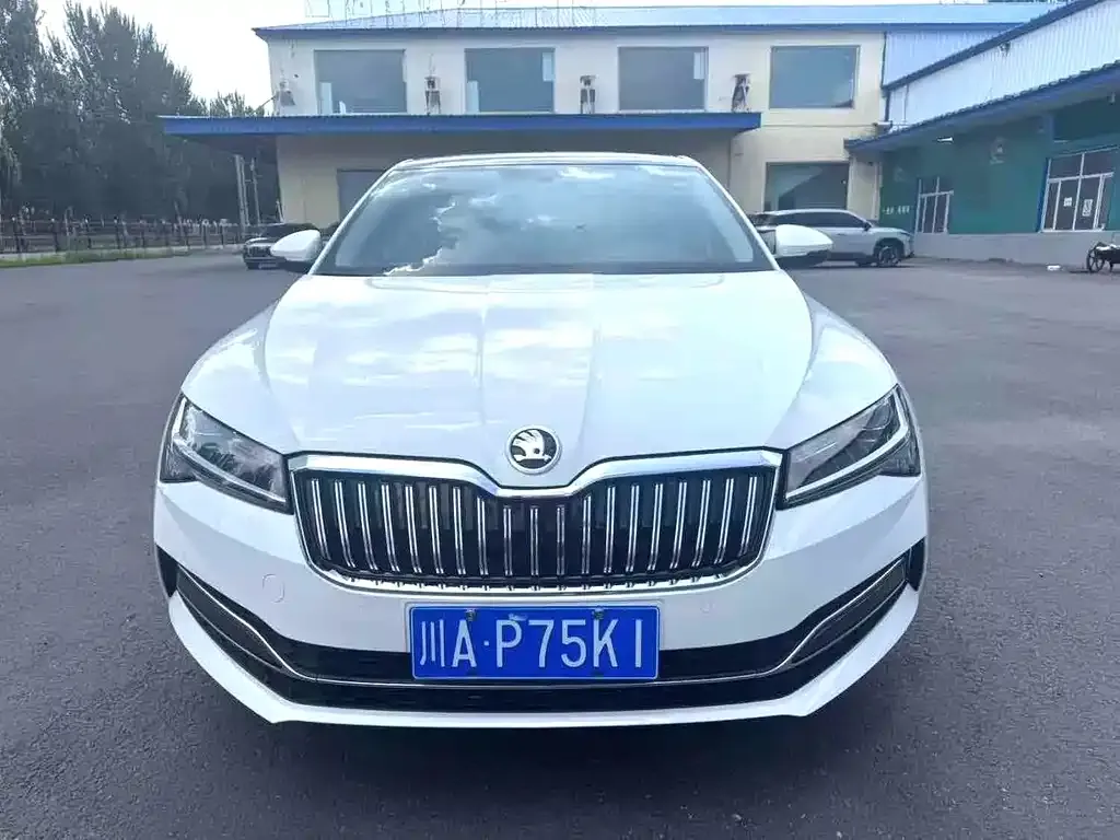 Skoda Superb — фото 4