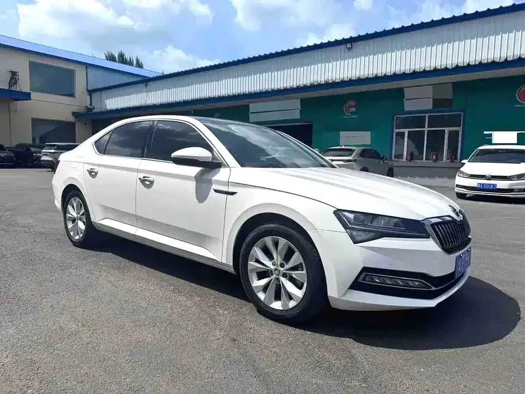 Skoda Superb — фото 6
