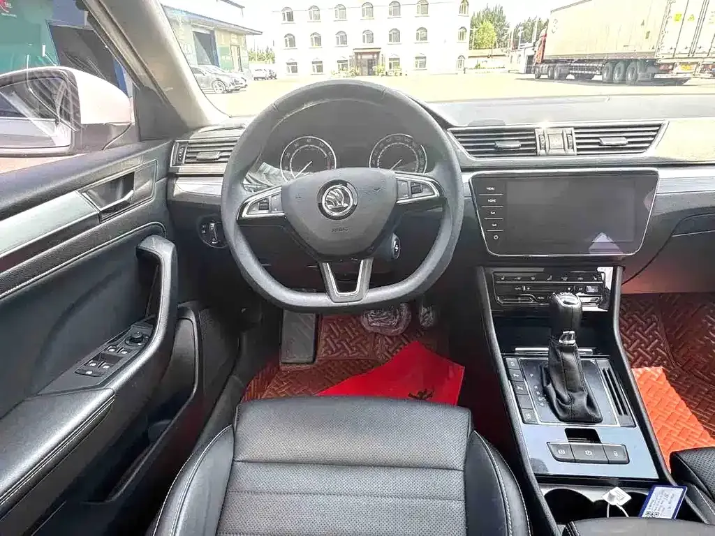 Skoda Superb — фото 7