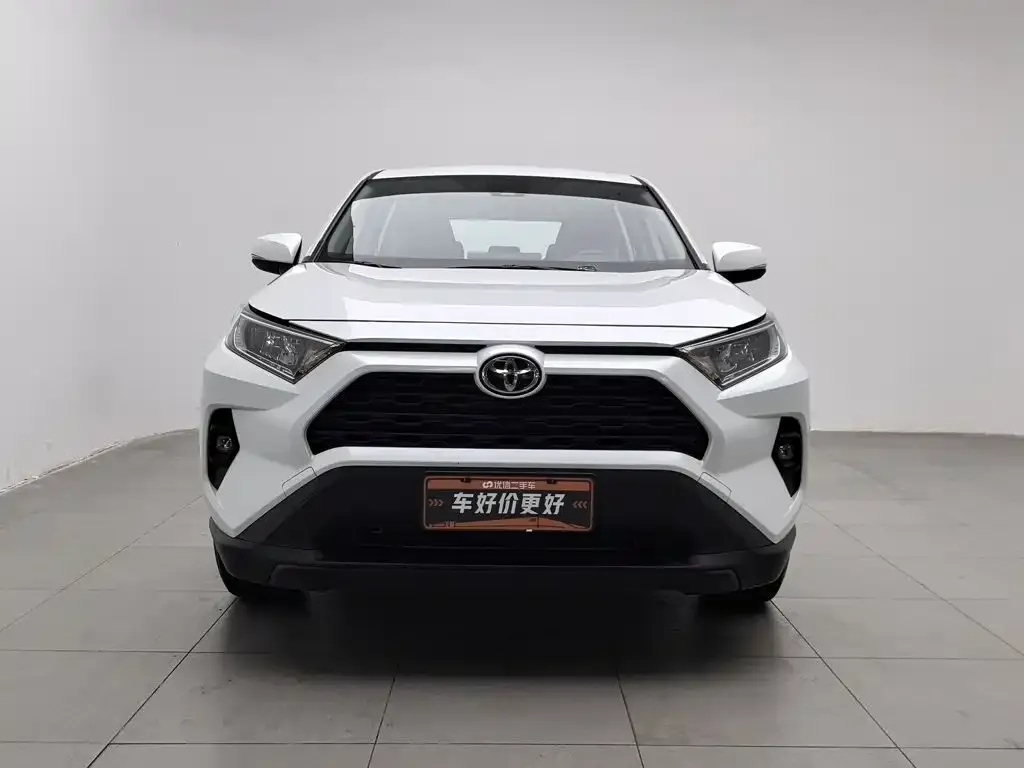 Toyota RAV4 — фото 4