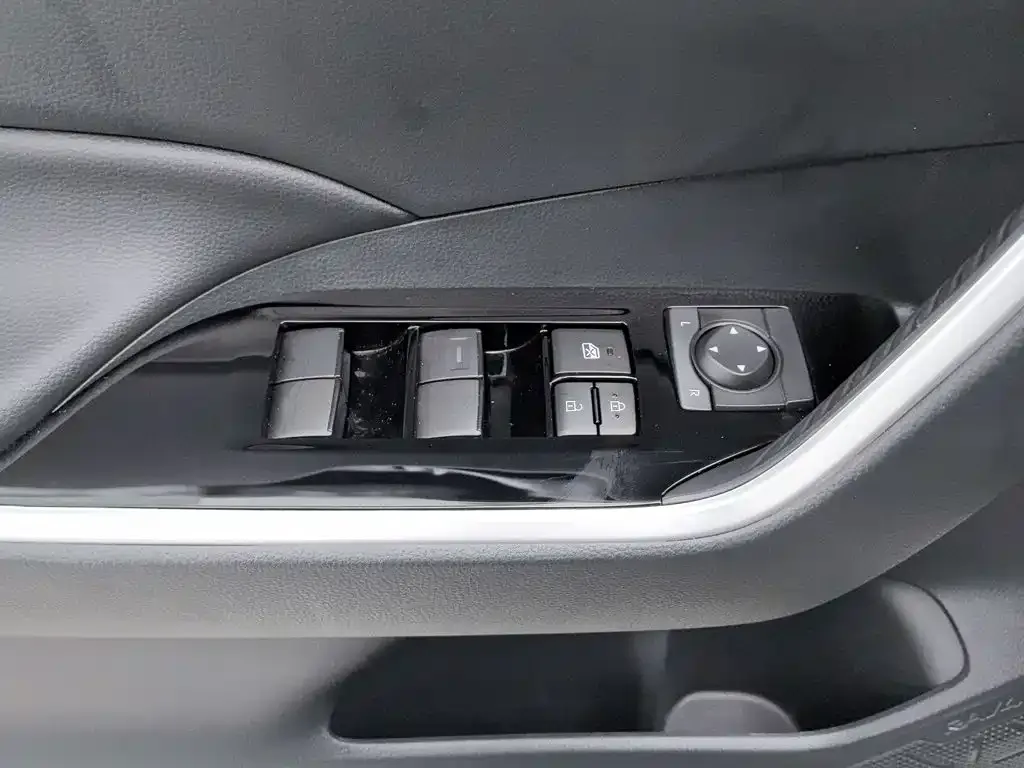 Toyota RAV4 — фото 3