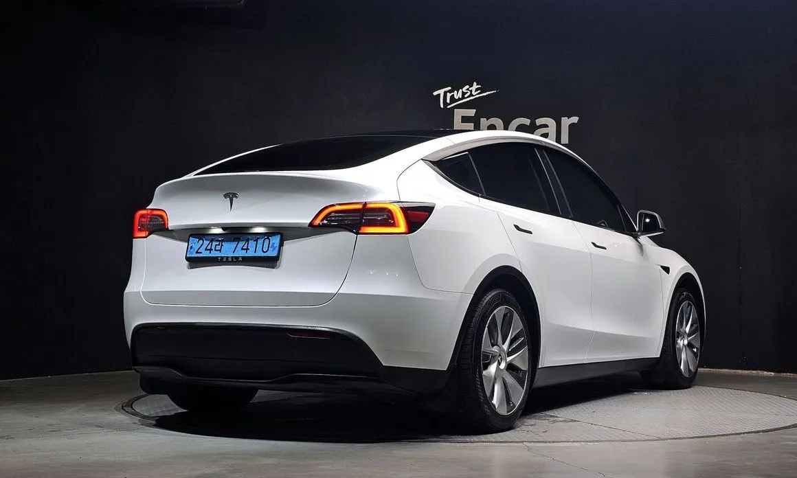 Tesla Model Y — фото 6