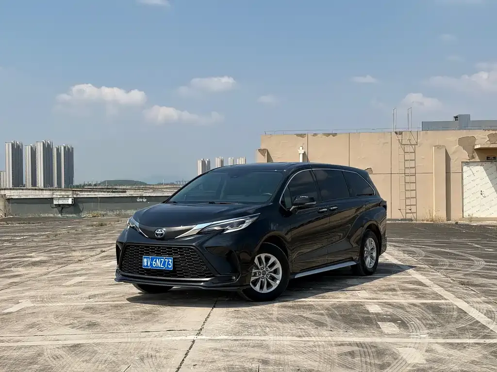 Toyota Granvia — фото 1
