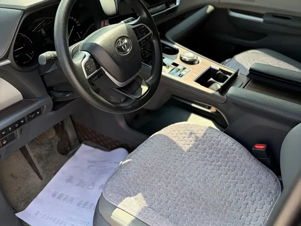 Toyota Granvia — фото 9