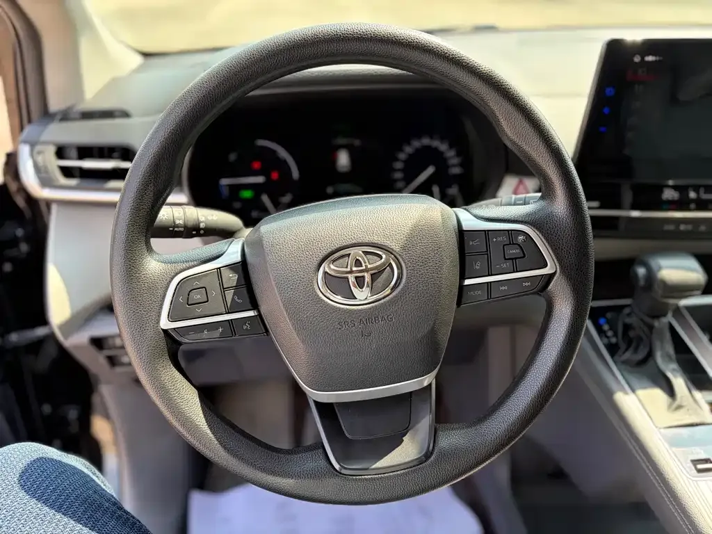 Toyota Granvia — фото 6