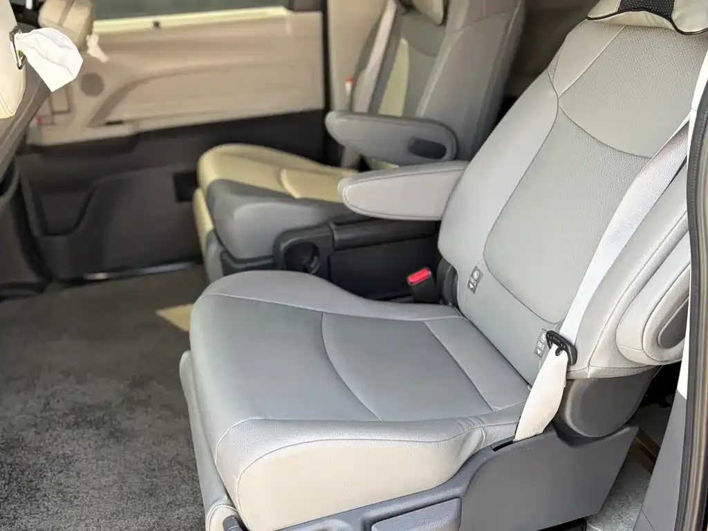 Toyota Granvia — фото 5