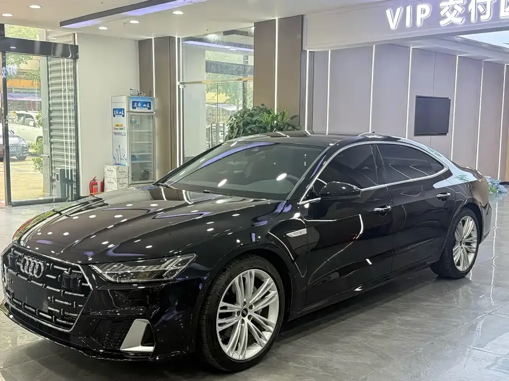 Audi A7L — фото 1
