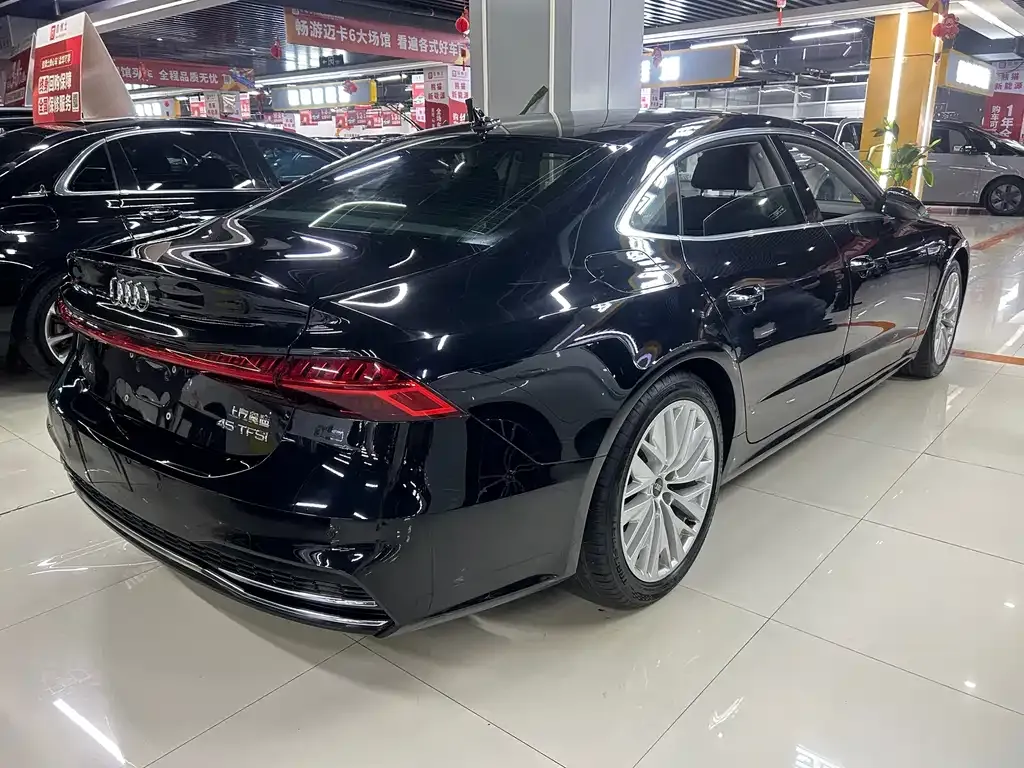 Audi A7L — фото 2