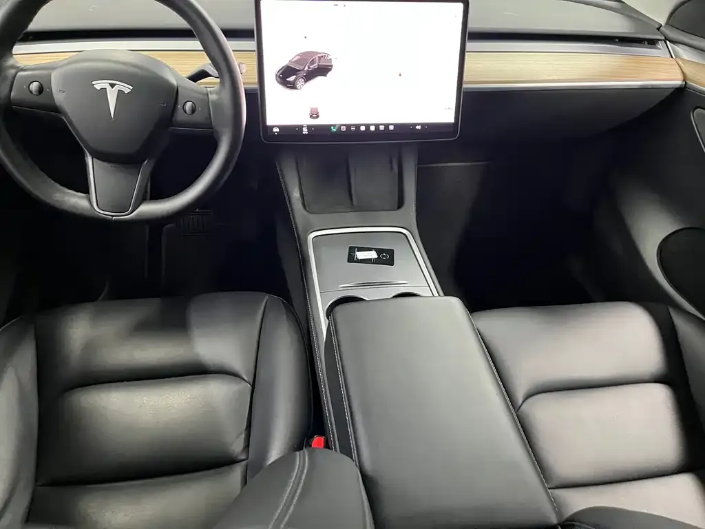 Tesla Model Y — фото 3