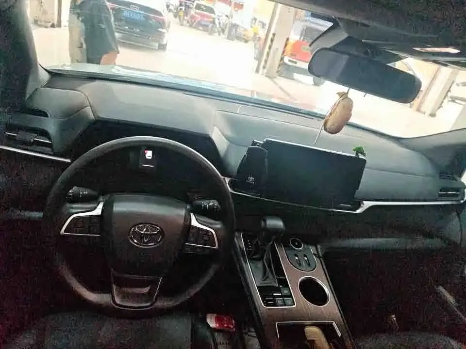 Toyota Granvia — фото 3