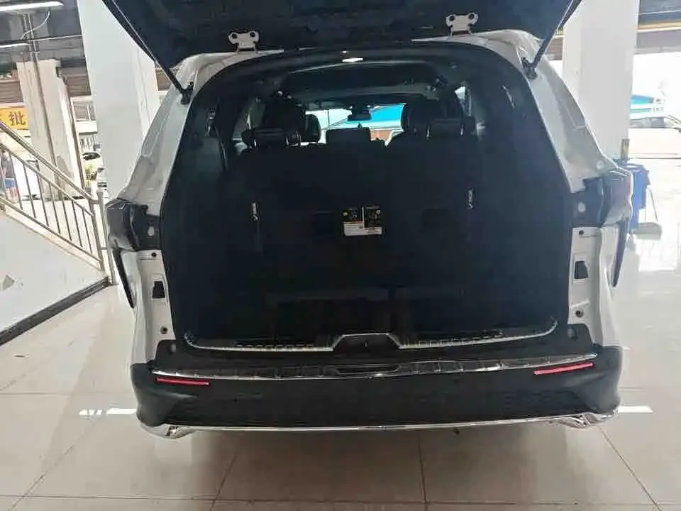 Toyota Granvia — фото 6