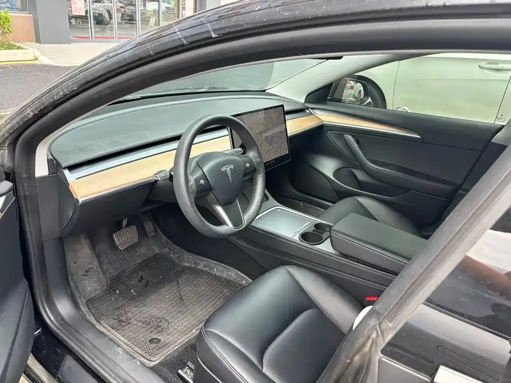 Tesla Model 3 — фото 4