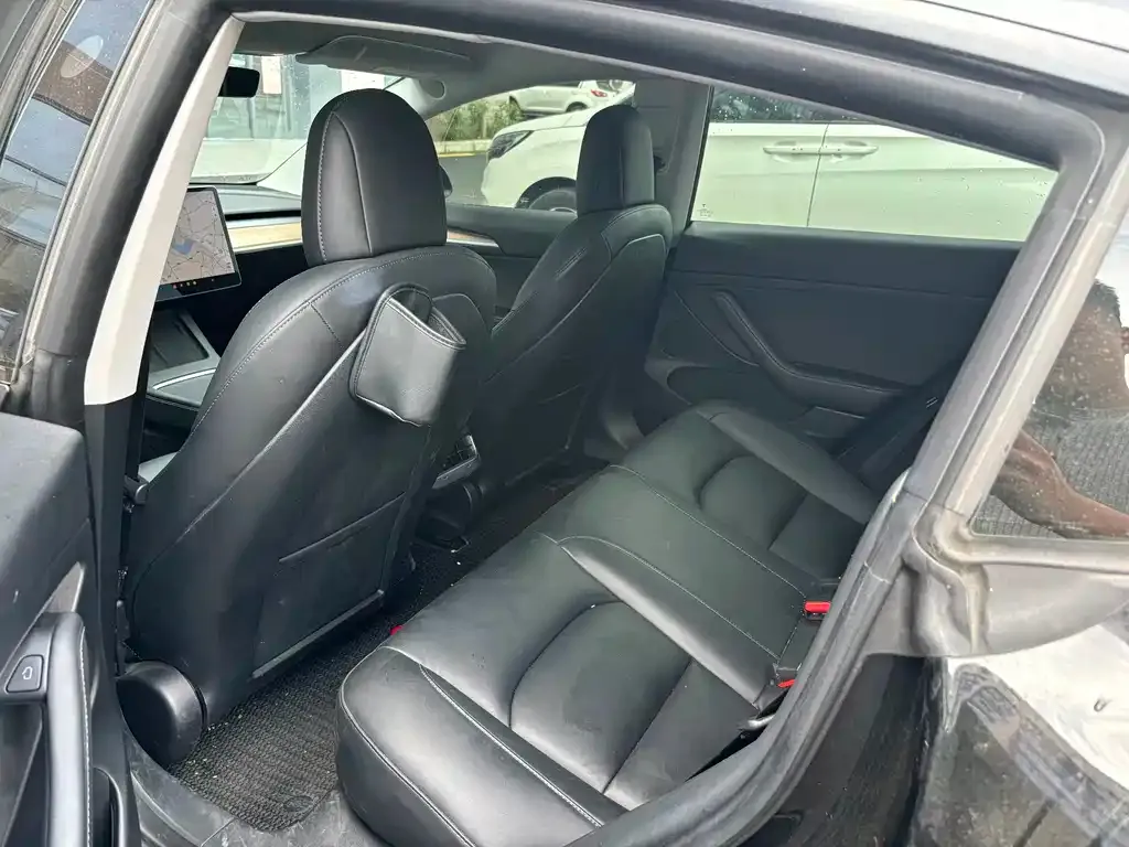 Tesla Model 3 — фото 3