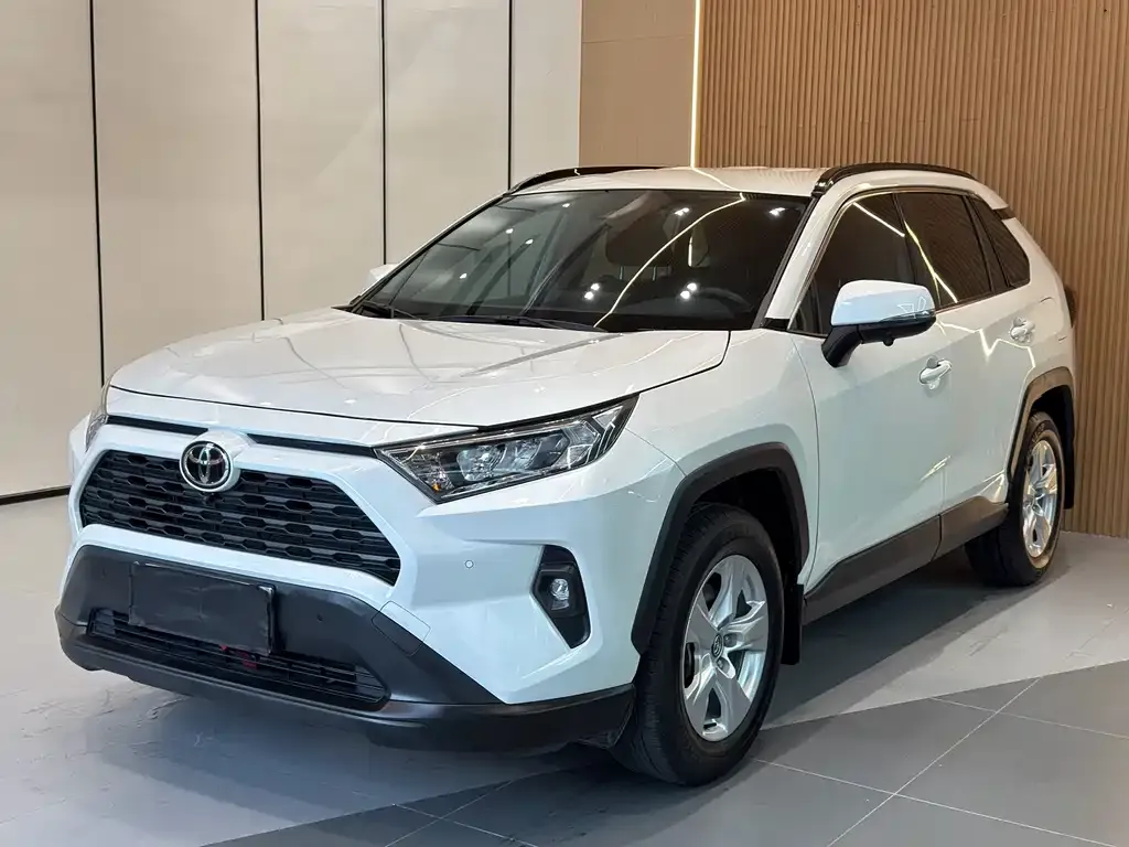Toyota RAV4 — фото 1