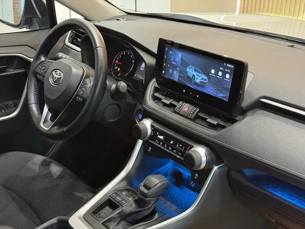 Toyota RAV4 — фото 10