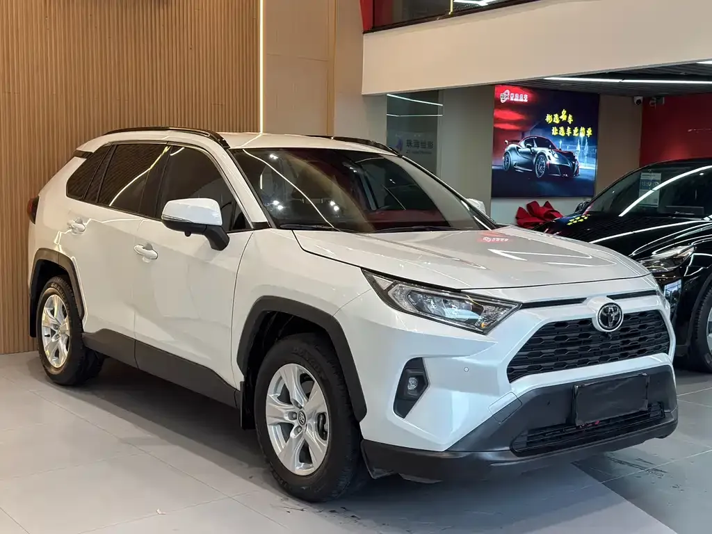 Toyota RAV4 — фото 5