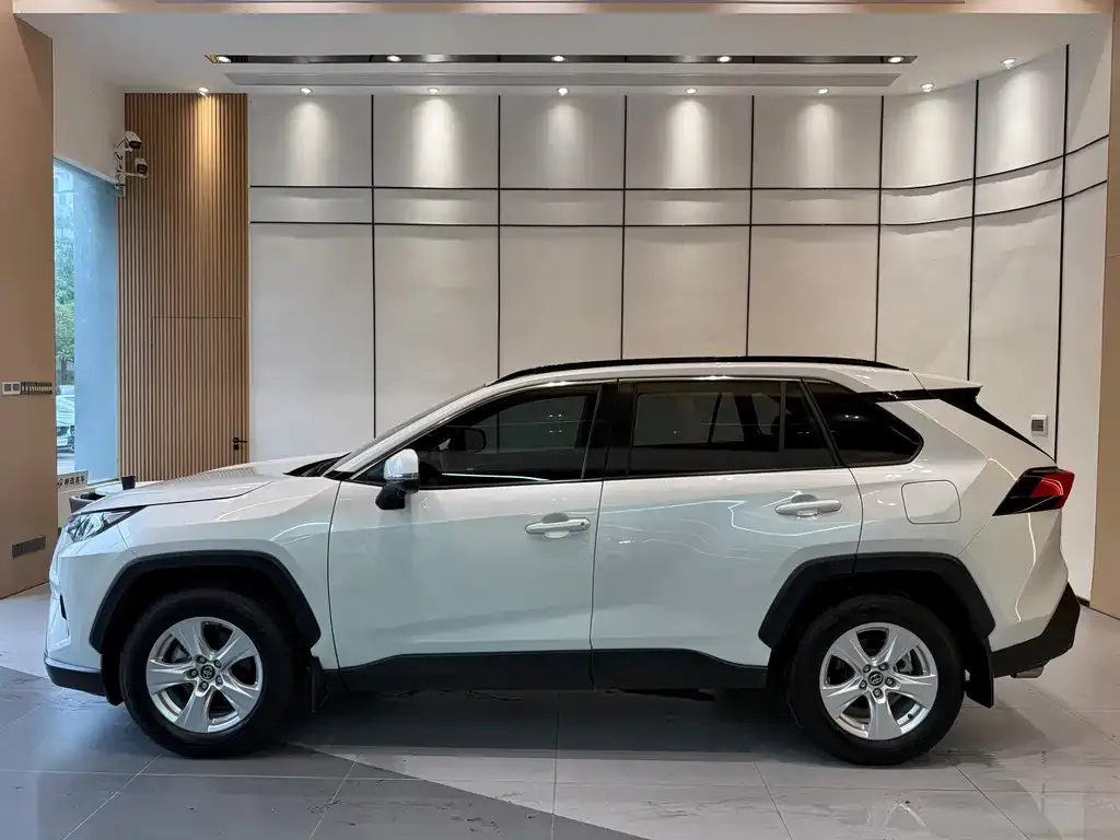 Toyota RAV4 — фото 3