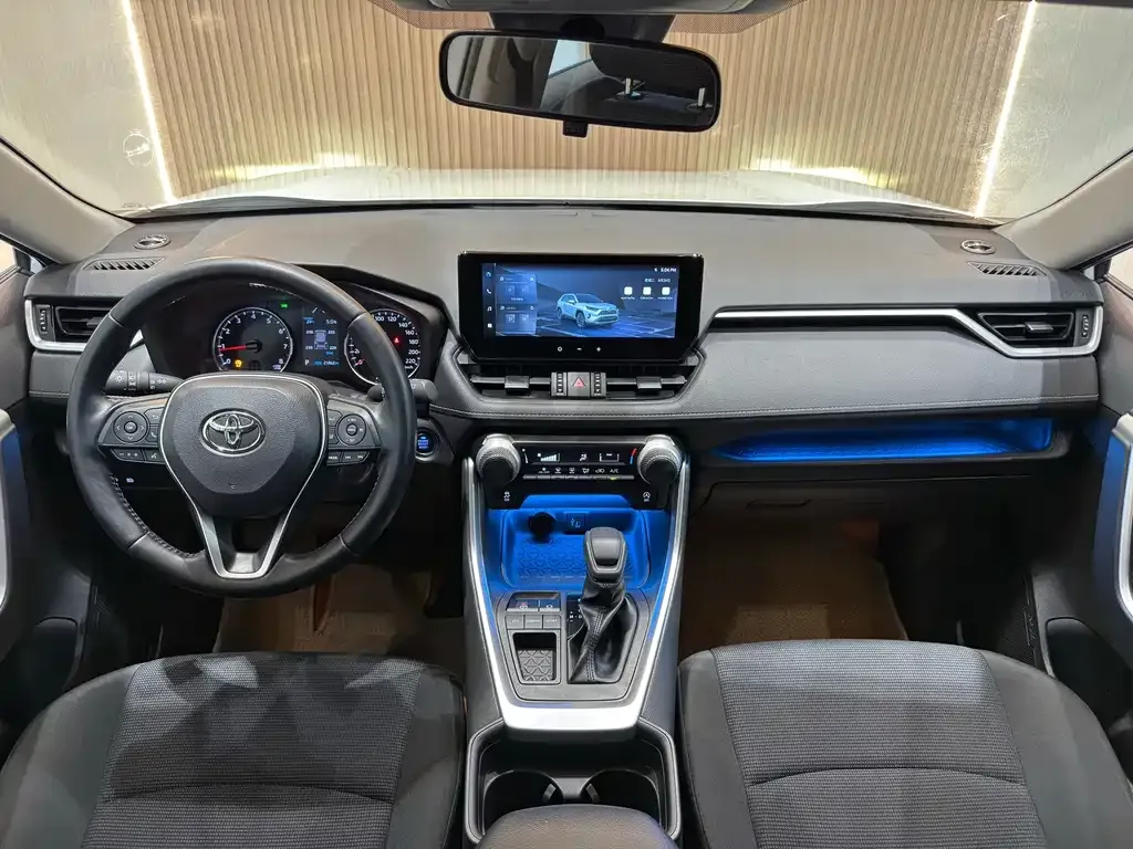 Toyota RAV4 — фото 4