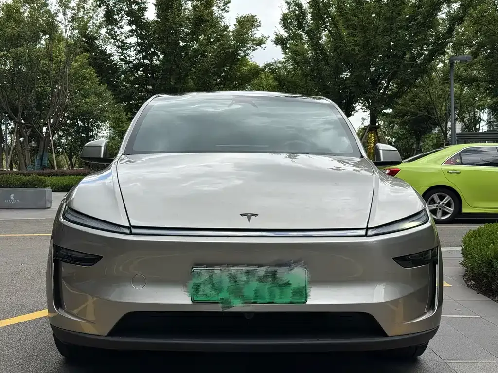 Tesla Model Y L — фото 4