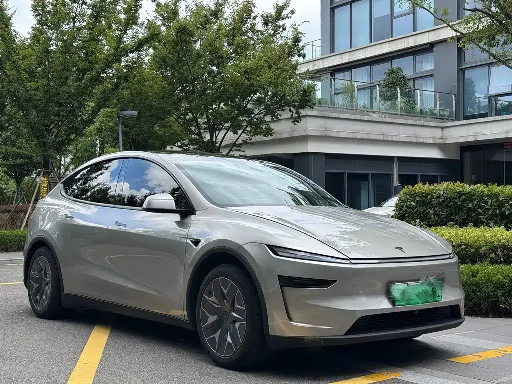 Tesla Model Y L — фото 3
