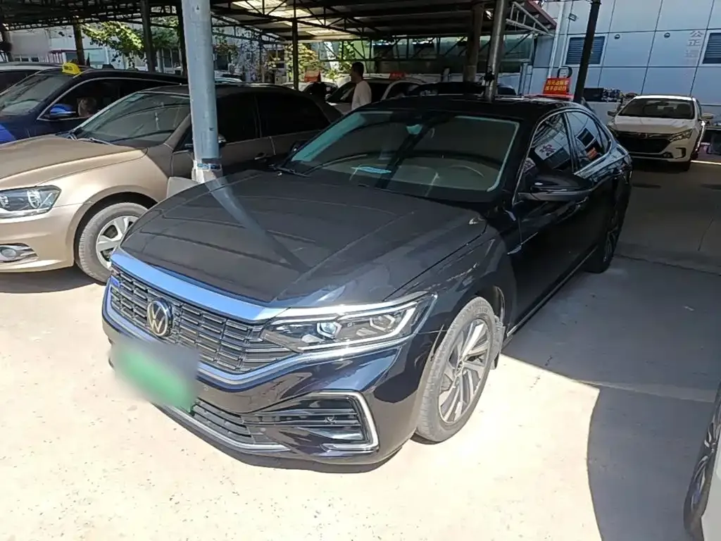 Volkswagen Passat PHEV — фото 10